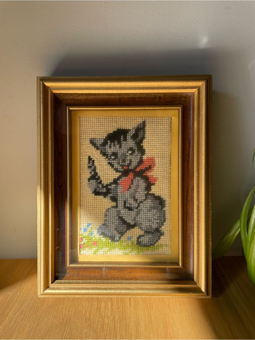 Vintage Midcentury Framed Kitty Cat Needlepoint Shadow Box Cottagecore 7x9 🐱